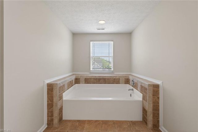 9 Bruins WAY, Hampton, VA 23666