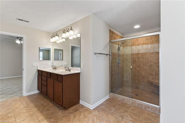 9 Bruins WAY, Hampton, VA 23666