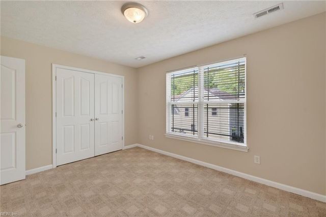 9 Bruins WAY, Hampton, VA 23666