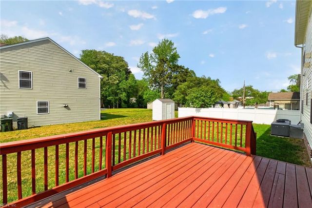 9 Bruins WAY, Hampton, VA 23666
