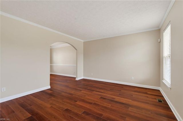 9 Bruins WAY, Hampton, VA 23666
