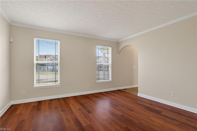 9 Bruins WAY, Hampton, VA 23666