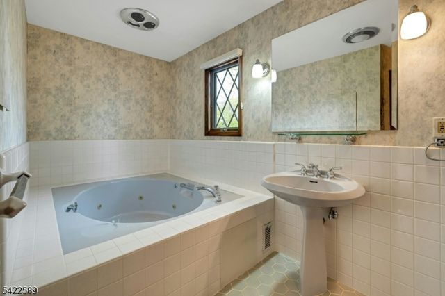 34 Connecticut St, Cranford Twp., NJ 07016