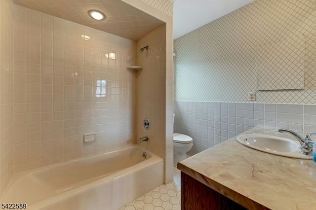 34 Connecticut St, Cranford Twp., NJ 07016