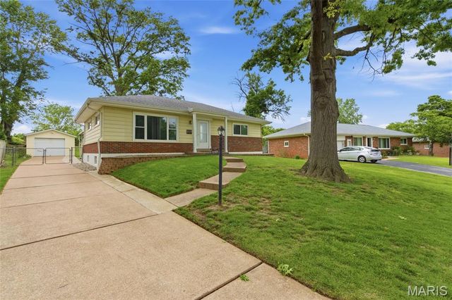8309 Julia Drive, Affton, MO 63123