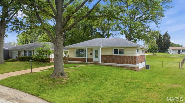 8309 Julia Drive, Affton, MO 63123