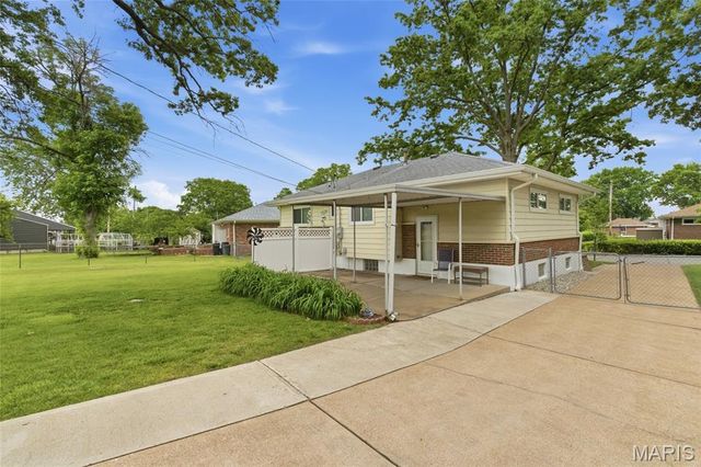 8309 Julia Drive, Affton, MO 63123
