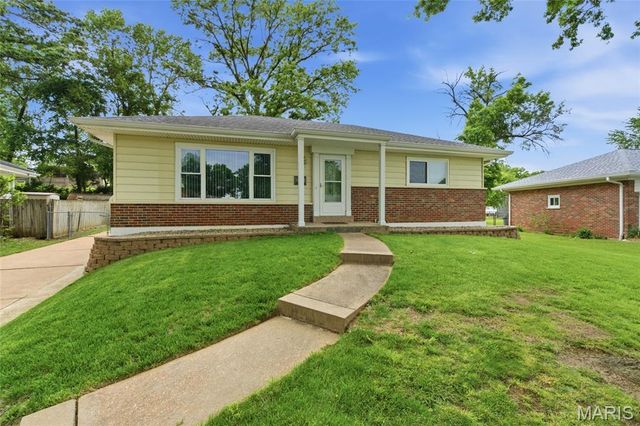 8309 Julia Drive, Affton, MO 63123