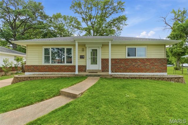 8309 Julia Drive, Affton, MO 63123