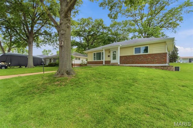 8309 Julia Drive, Affton, MO 63123
