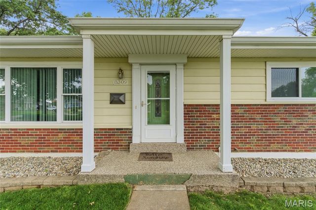 8309 Julia Drive, Affton, MO 63123