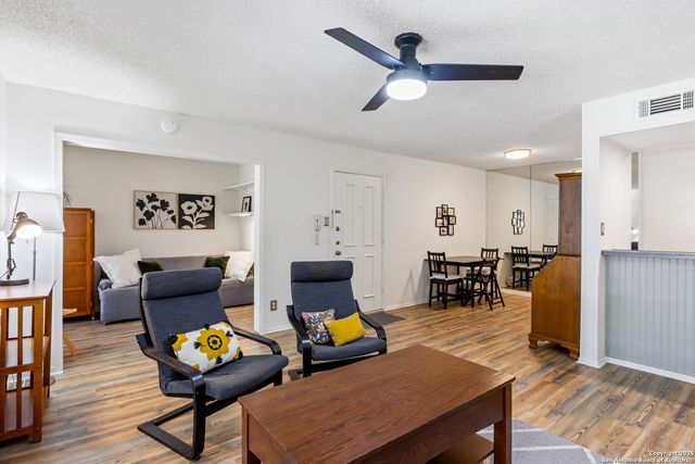 1819 Babcock Rd Apt 204, San Antonio, TX 78229