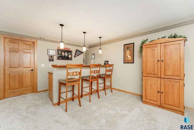 8111 S Seven Oaks Dr Drive, Sioux Falls, SD 57108