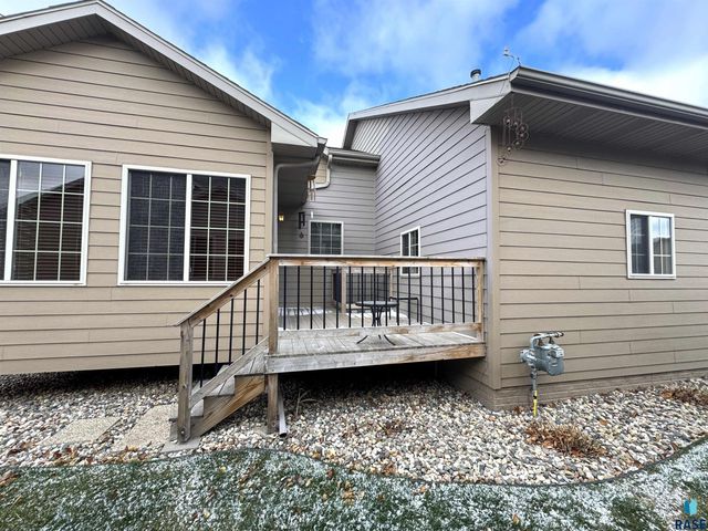 8111 S Seven Oaks Dr Drive, Sioux Falls, SD 57108