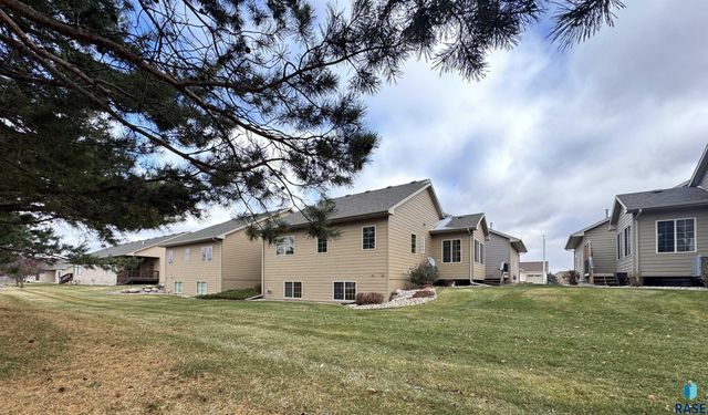 8111 S Seven Oaks Dr Drive, Sioux Falls, SD 57108