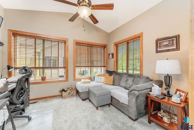 8111 S Seven Oaks Dr Drive, Sioux Falls, SD 57108