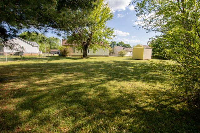 905 Cal Ct, Clarksville, TN 37042