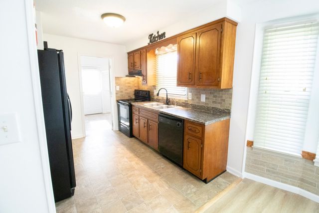 905 Cal Ct, Clarksville, TN 37042