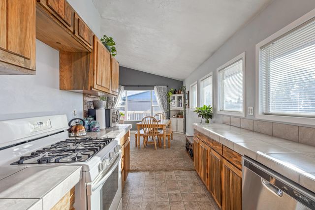 499 SE 8th Street, Madras, OR 97741