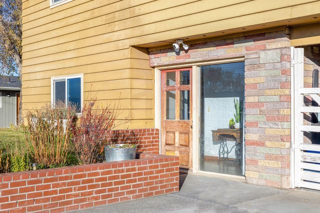 499 SE 8th Street, Madras, OR 97741