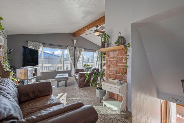 499 SE 8th Street, Madras, OR 97741