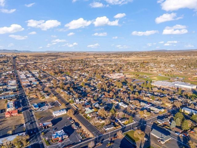 499 SE 8th Street, Madras, OR 97741