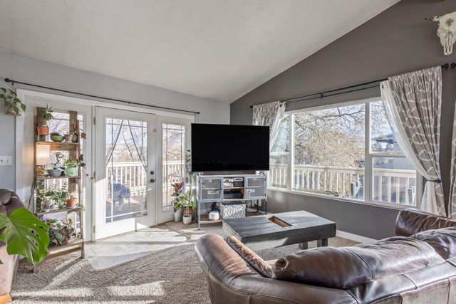 499 SE 8th Street, Madras, OR 97741