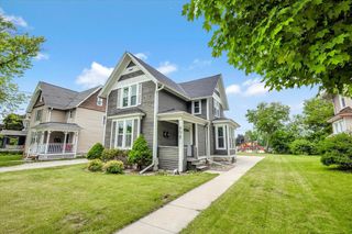 804 Lincoln AVENUE, Waukesha, WI 53186