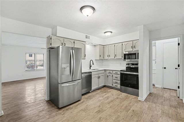 106B Smith Street, Smithville, MO 64089