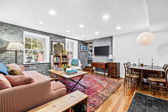 65 Pinckney St 2, Boston, MA 02114