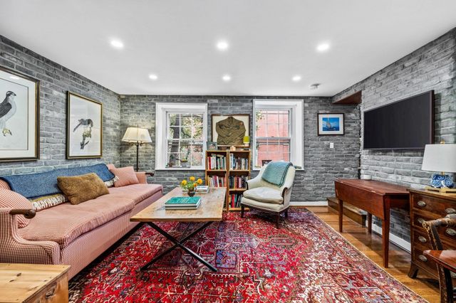 65 Pinckney St 2, Boston, MA 02114