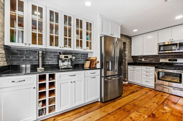 65 Pinckney St 2, Boston, MA 02114