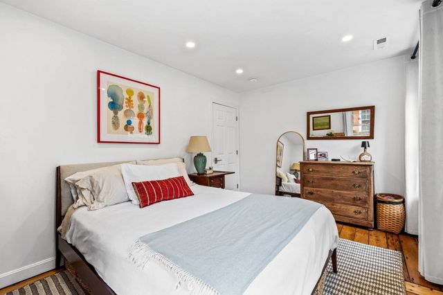 65 Pinckney St 2, Boston, MA 02114