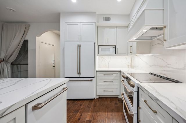 11711 Memorial Drive 47, Houston, TX 77024