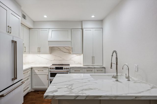 11711 Memorial Drive 47, Houston, TX 77024