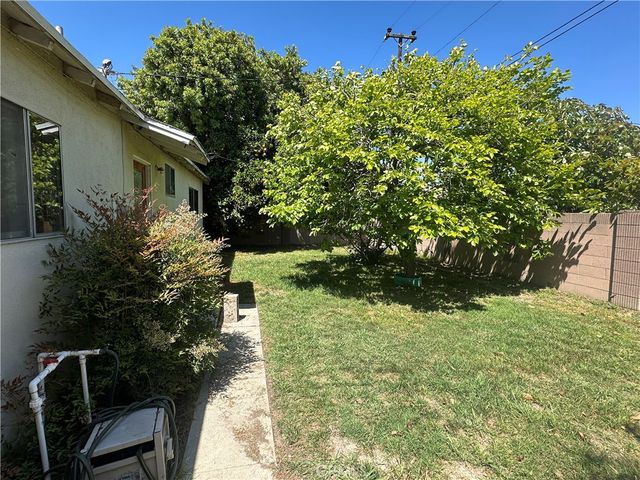 15472 La Salle Lane, Huntington Beach, CA 92647