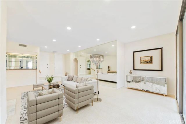 5340 Yarmouth 205, Encino, CA 91316