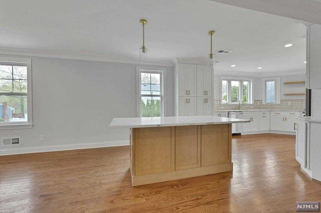 100 Colony Avenue, Park Ridge, NJ 07656