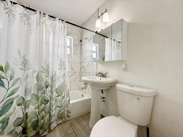 5909 Pinewood Avenue, West Palm Beach, FL 33407