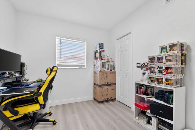 5909 Pinewood Avenue, West Palm Beach, FL 33407