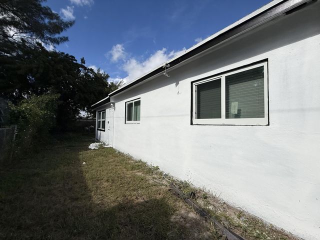 5909 Pinewood Avenue, West Palm Beach, FL 33407