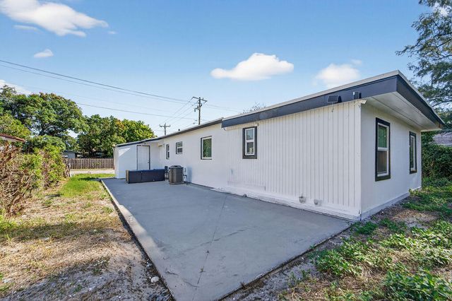 5909 Pinewood Avenue, West Palm Beach, FL 33407