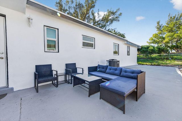 5909 Pinewood Avenue, West Palm Beach, FL 33407