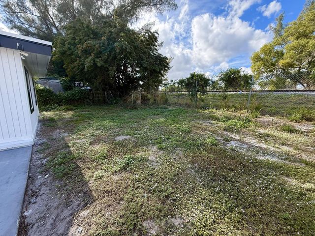 5909 Pinewood Avenue, West Palm Beach, FL 33407