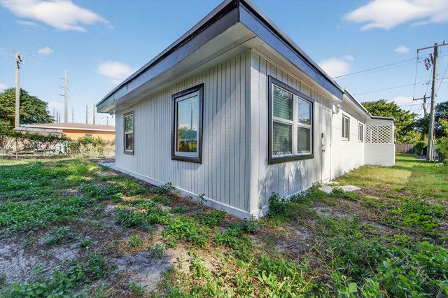 5909 Pinewood Avenue, West Palm Beach, FL 33407
