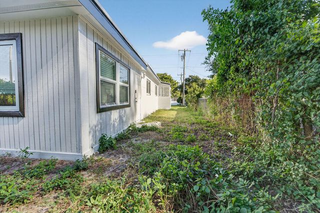 5909 Pinewood Avenue, West Palm Beach, FL 33407