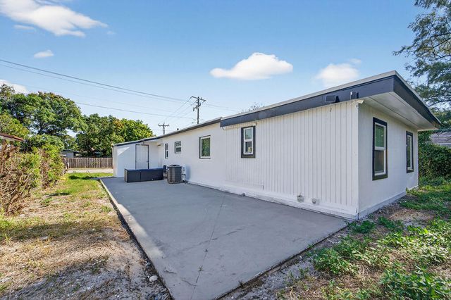 5909 Pinewood Avenue, West Palm Beach, FL 33407