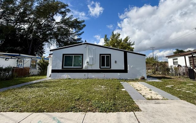 5909 Pinewood Avenue, West Palm Beach, FL 33407