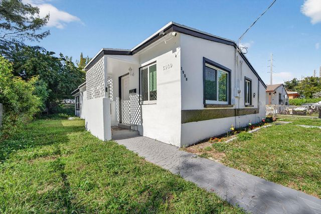 5909 Pinewood Avenue, West Palm Beach, FL 33407