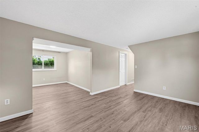2240 Larbrook Drive, Florissant, MO 63031